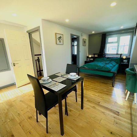 New Look, 7 Minutes To Station, 20 Minutes To Central London Streatham Vale Exterior foto