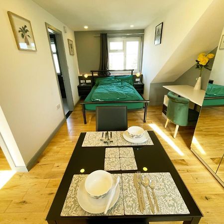 New Look, 7 Minutes To Station, 20 Minutes To Central London Streatham Vale Exterior foto