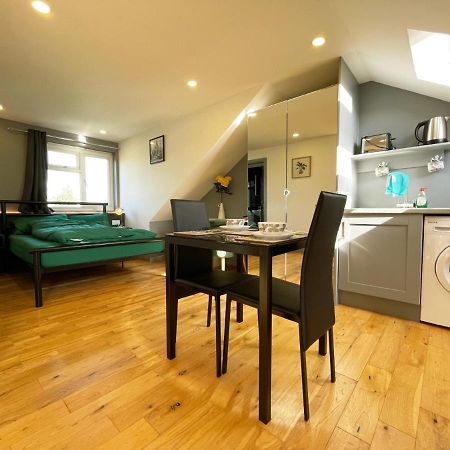 New Look, 7 Minutes To Station, 20 Minutes To Central London Streatham Vale Exterior foto
