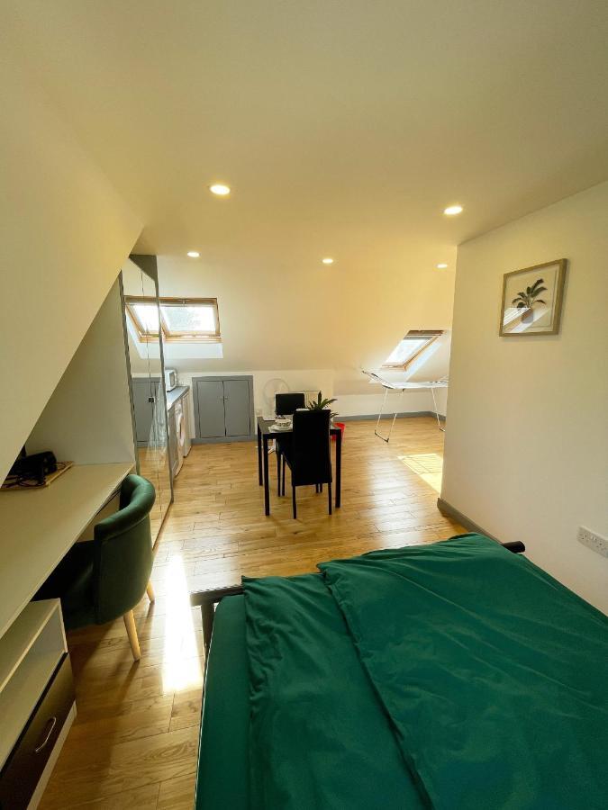 New Look, 7 Minutes To Station, 20 Minutes To Central London Streatham Vale Exterior foto